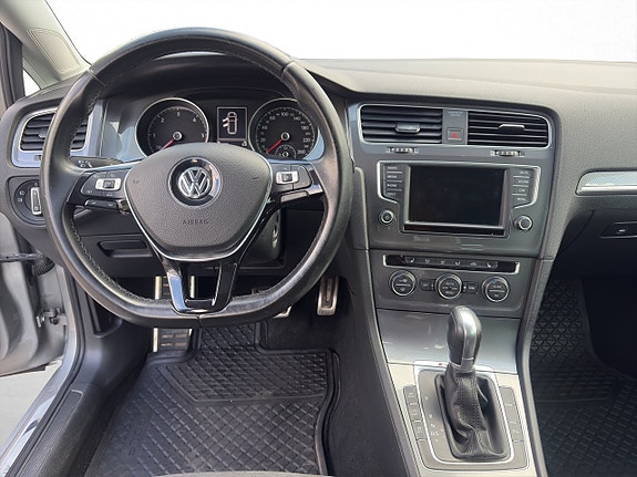 Volkswagen Golf Alltrack 10 of 14