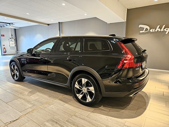 Volvo V60 Cross Country 6 of 26