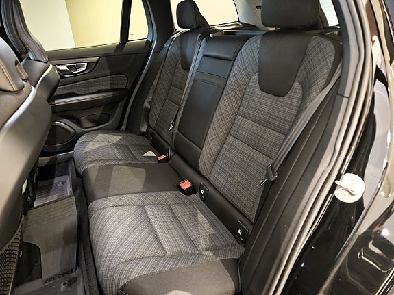 Volvo V60 Cross Country 18 of 26