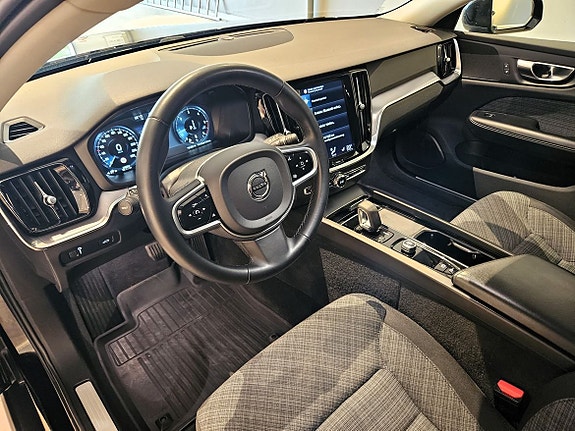 Volvo V60 Cross Country 13 of 26