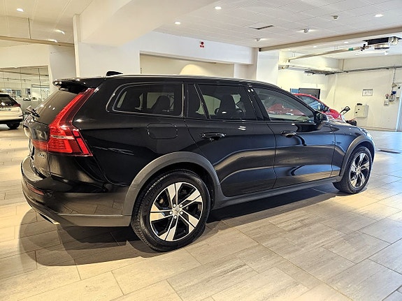 Volvo V60 Cross Country 8 of 26