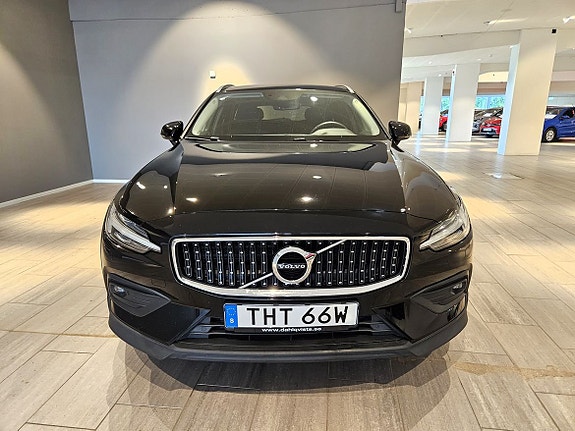 Volvo V60 Cross Country 3 of 5