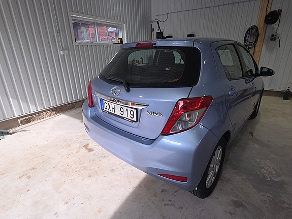 Toyota Yaris 2 of 5