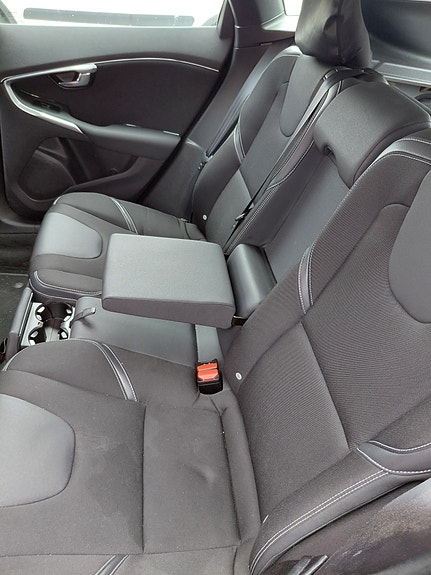 Volvo V40 8 of 15