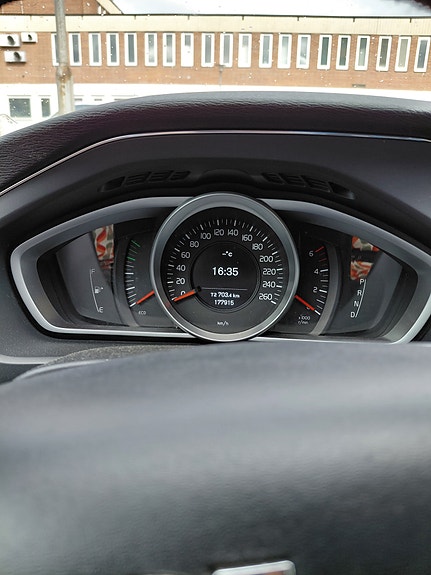 Volvo V40 12 of 15