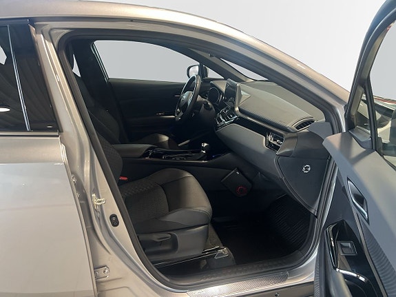 Toyota C-HR 6 of 22