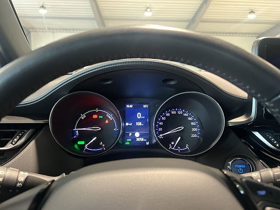 Toyota C-HR 14 of 22