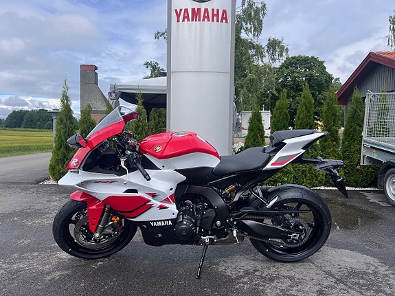 Yamaha YZF-R9 70th anniversary Finns i butik för omgående leverans 2 of 11
