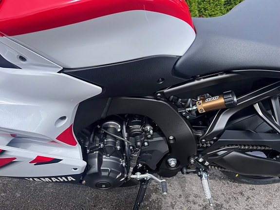 Yamaha YZF-R9 70th anniversary Finns i butik för omgående leverans 9 of 11