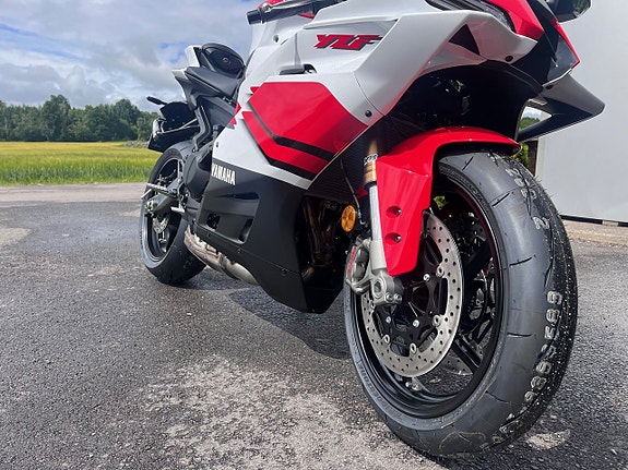 Yamaha YZF-R9 70th anniversary Finns i butik för omgående leverans 7 of 11