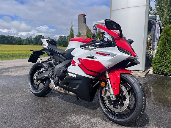 Yamaha YZF-R9 70th anniversary Finns i butik för omgående leverans 3 of 11
