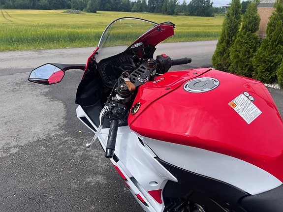 Yamaha YZF-R9 70th anniversary Finns i butik för omgående leverans 8 of 11