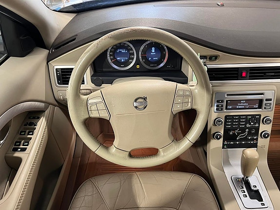 Volvo V70 9 of 20