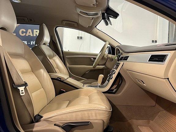 Volvo V70 16 of 20