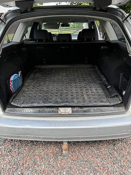 Mercedes-Benz E220 4 of 4