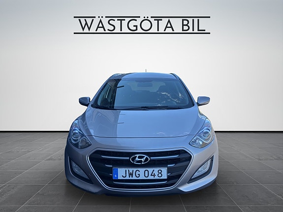 Hyundai i30 2 of 5