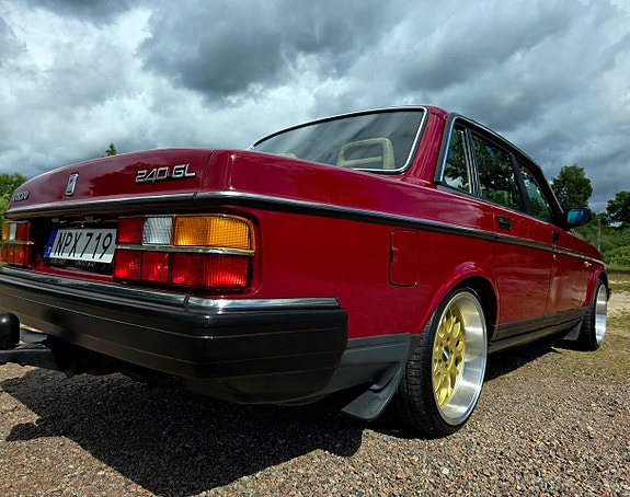 Volvo 244 26 of 30