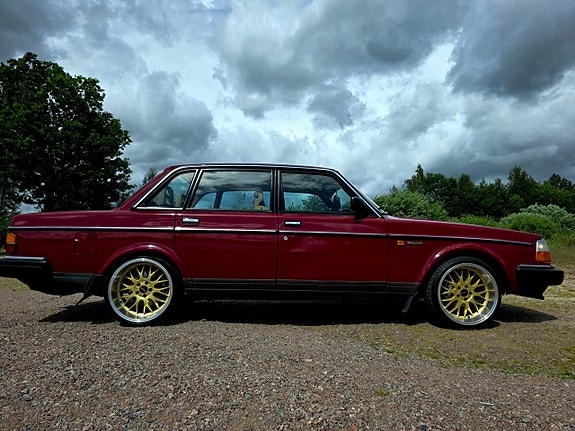 Volvo 244 25 of 30