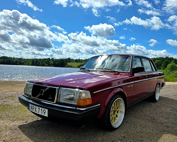 Volvo 244 21 of 30