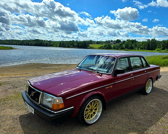 Volvo 244 20 of 30