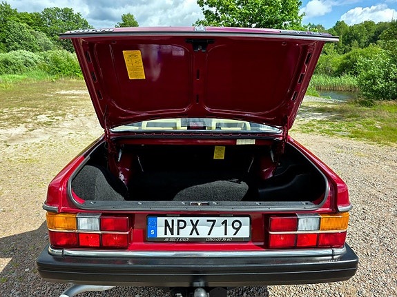 Volvo 244 13 of 30