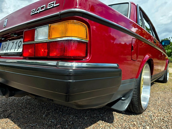 Volvo 244 28 of 30