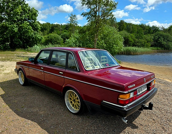 Volvo 244 30 of 30