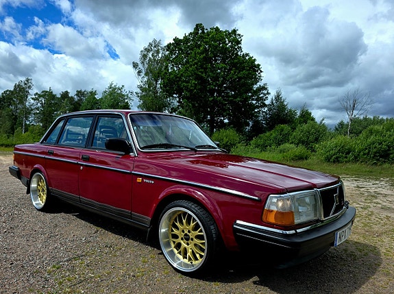 Volvo 244 24 of 30