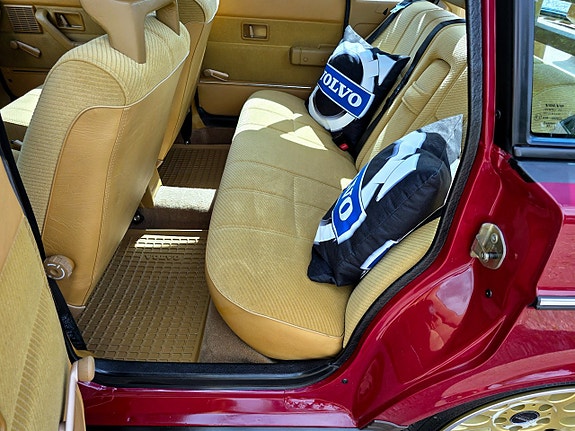 Volvo 244 6 of 30