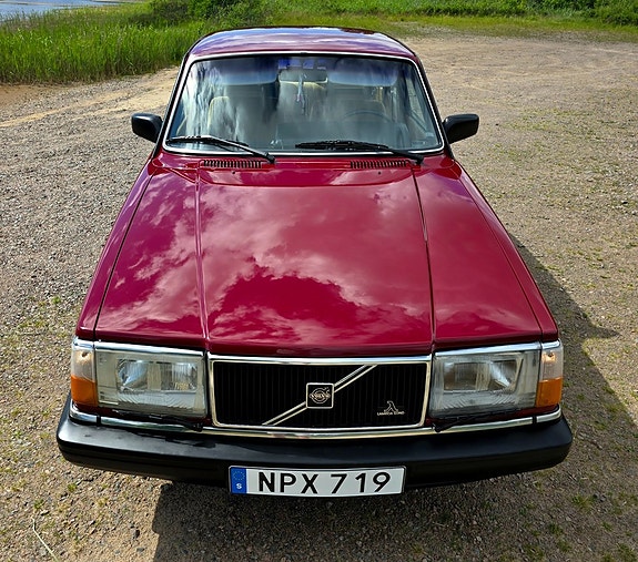 Volvo 244 22 of 30