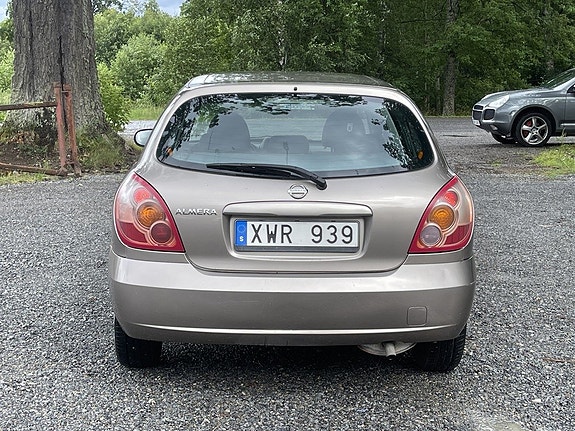 Nissan Almera 7 of 19