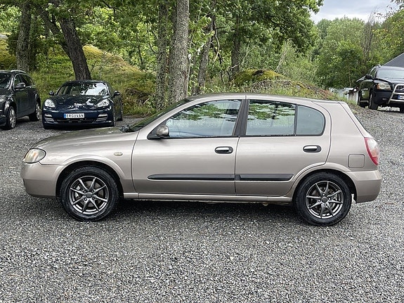 Nissan Almera 8 of 19