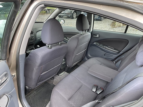 Nissan Almera 14 of 19