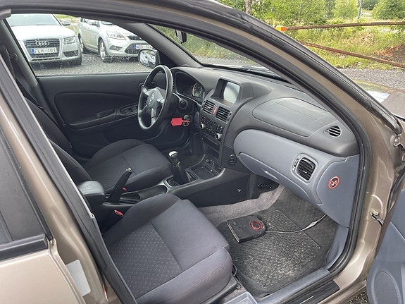 Nissan Almera 13 of 19