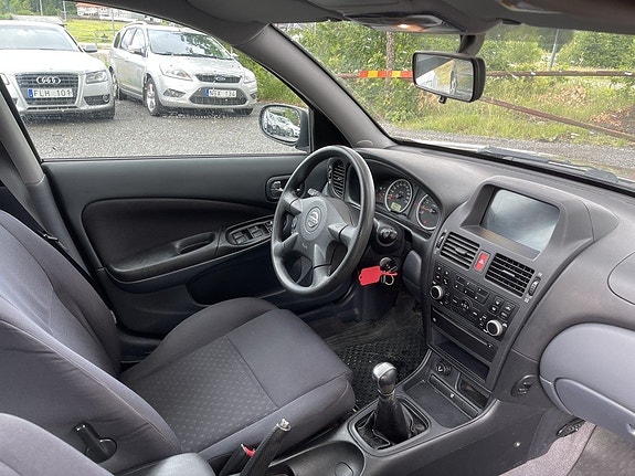 Nissan Almera 12 of 19