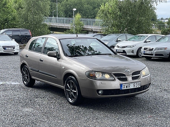 Nissan Almera 2 of 5