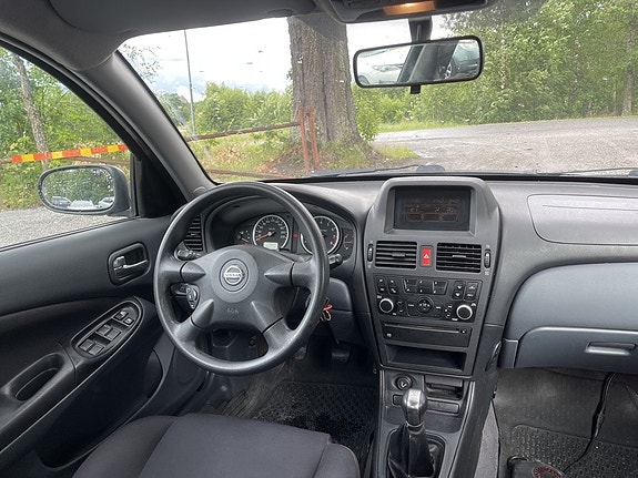 Nissan Almera 10 of 19