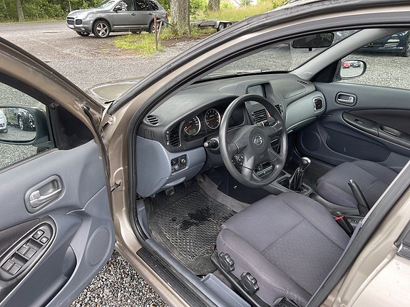 Nissan Almera 9 of 19