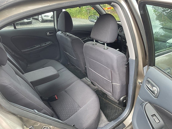 Nissan Almera 15 of 19