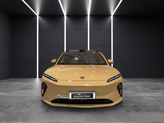 NIO ET5 Touring 2 of 18