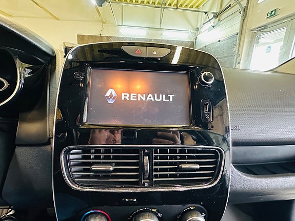 Renault Clio 14 of 19