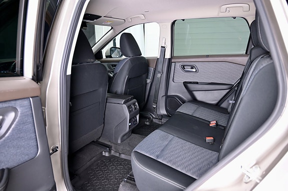 Nissan X-Trail 10 of 23
