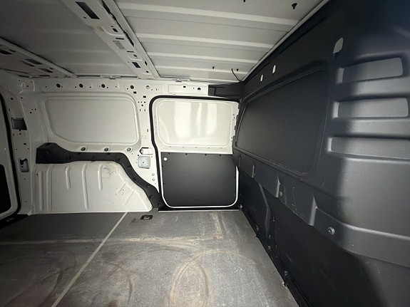 Volkswagen Caddy Maxi 16 of 30