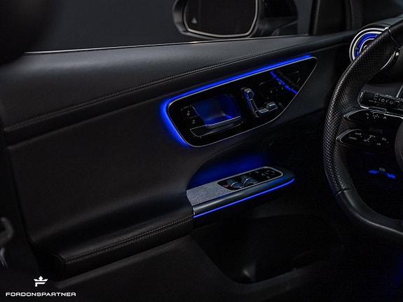 Mercedes-Benz GLC300 e 24 of 30