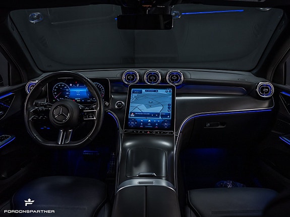 Mercedes-Benz GLC300 e 22 of 30