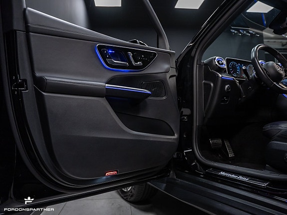 Mercedes-Benz GLC300 e 21 of 30