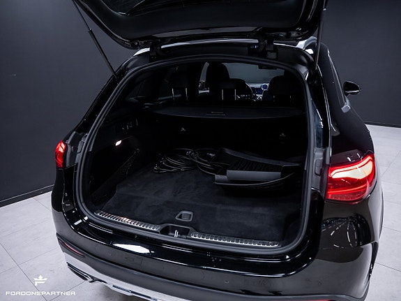 Mercedes-Benz GLC300 e 13 of 30