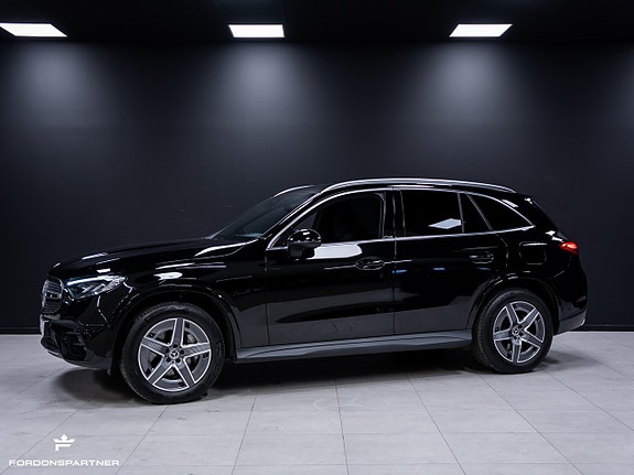 Mercedes-Benz GLC300 e 2 of 5