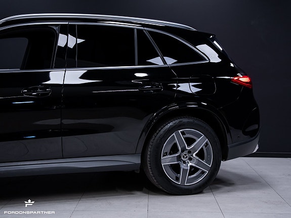 Mercedes-Benz GLC300 e 3 of 5