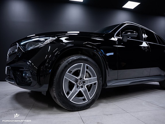 Mercedes-Benz GLC300 e 4 of 5